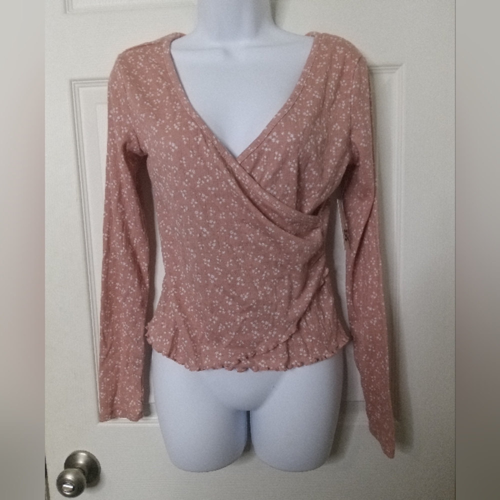 SO pink 🩷 floral cross front top